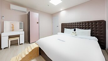 Anmyeondo Town 1967 Dog Pool Villa