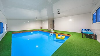 Anmyeondo Town 1967 Dog Pool Villa