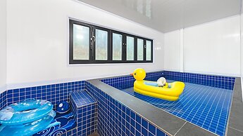 Anmyeondo Town 1967 Dog Pool Villa