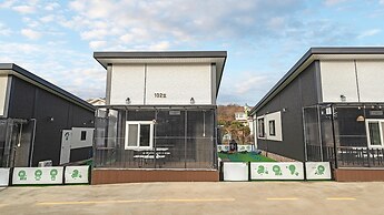 Anmyeondo Town 1967 Dog Pool Villa