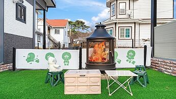 Anmyeondo Town 1967 Dog Pool Villa