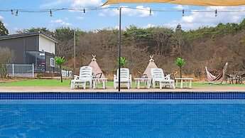 Anmyeondo Town 1967 Dog Pool Villa