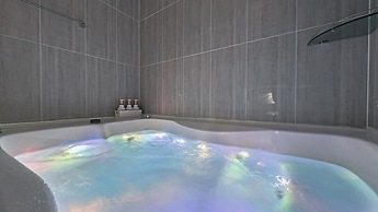 Anmyeondo Town 1967 Dog Pool Villa