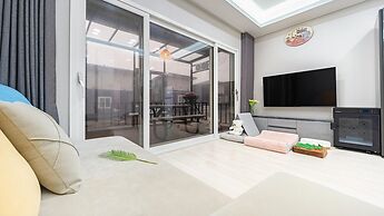 Anmyeondo Town 1967 Dog Pool Villa