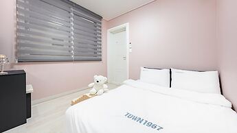 Anmyeondo Town 1967 Dog Pool Villa