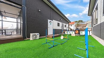 Anmyeondo Town 1967 Dog Pool Villa