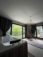 Mariposa Luxury House