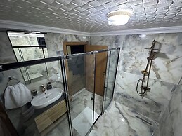 Mariposa Luxury House