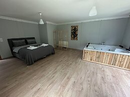 Mariposa Luxury House