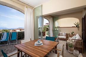 Anemone Apartment With Terrace by Wonderful Italy