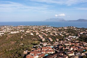 Anemone Apartment With Terrace by Wonderful Italy