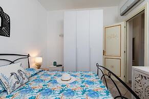 Anemone Apartment With Terrace by Wonderful Italy