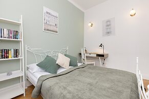 Spacious 2 Bedroom Apartment by Renters