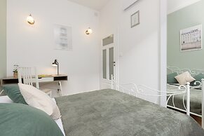 Spacious 2 Bedroom Apartment by Renters