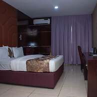 De Phantom Continental Hotel Lekki