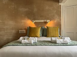 St Cuthbert St Royal Suites