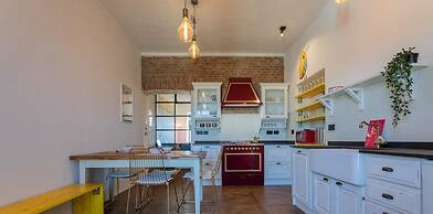 Graffiti Apartment by Wonderful Italy