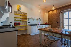 Graffiti Apartment by Wonderful Italy