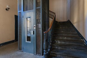 Graffiti Apartment by Wonderful Italy