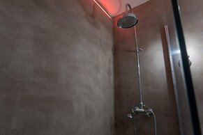 Graffiti Apartment by Wonderful Italy