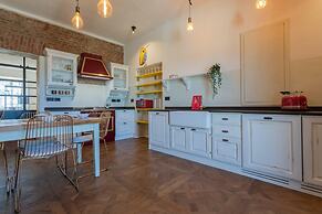 Graffiti Apartment by Wonderful Italy