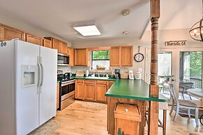 Mountain Cabin w/ Screened Porch & Fire Pit!