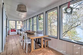 'the Chalet on Sinclair' w/ Private Dock & Kayaks!