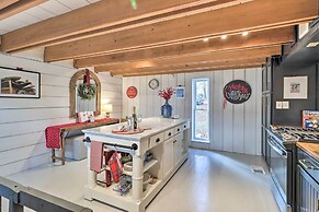 'the Chalet on Sinclair' w/ Private Dock & Kayaks!