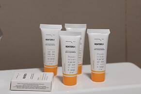 Blue Seashell Studio by Renters