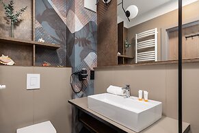 Blue Seashell Studio by Renters