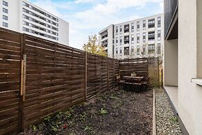 Avia Apartment in Krakow by Renters