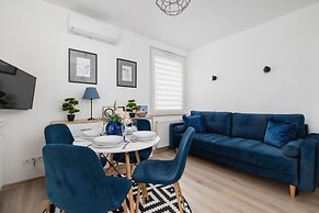 Avia Apartment in Krakow by Renters