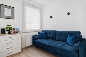 Avia Apartment in Krakow by Renters
