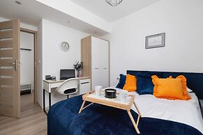 Avia Apartment in Krakow by Renters
