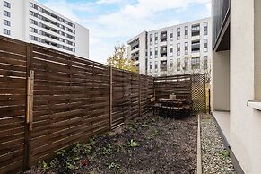 Avia Apartment in Krakow by Renters