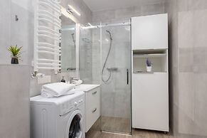 Avia Apartment in Krakow by Renters