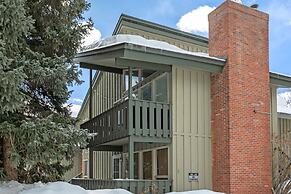 925 Red Sandstone 3 Bedroom Condo by RedAwning