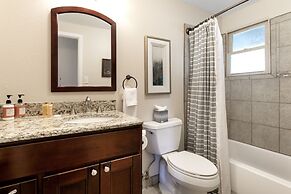 925 Red Sandstone 3 Bedroom Condo by RedAwning