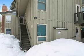 925 Red Sandstone 3 Bedroom Condo by RedAwning