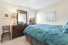 925 Red Sandstone 3 Bedroom Condo by RedAwning