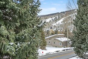 925 Red Sandstone 3 Bedroom Condo by RedAwning