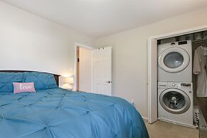 925 Red Sandstone 3 Bedroom Condo by RedAwning