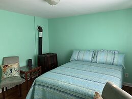 Beach Side Studio #4 1 Bedroom Apts by RedAwning