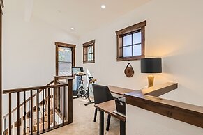 4418 Columbine Drive 4 Bedroom Home by RedAwning