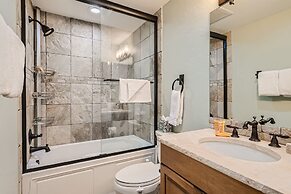 4418 Columbine Drive 4 Bedroom Home by RedAwning