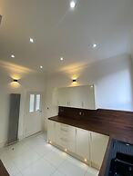 Charming 2-bed Apartment in Wolverhampton
