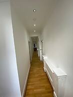 Charming 2-bed Apartment in Wolverhampton