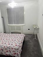 Charming 2-bed Apartment in Wolverhampton