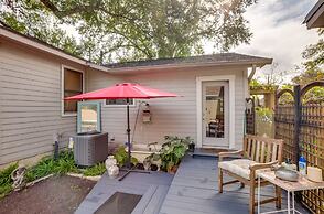 Cozy Studio Cottage in Downtown Tomball!