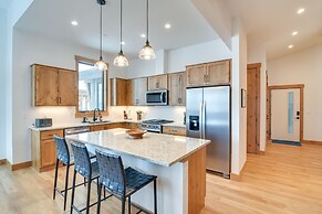 Winter Park Retreat: Balcony, Hot Tub & Fireplace!